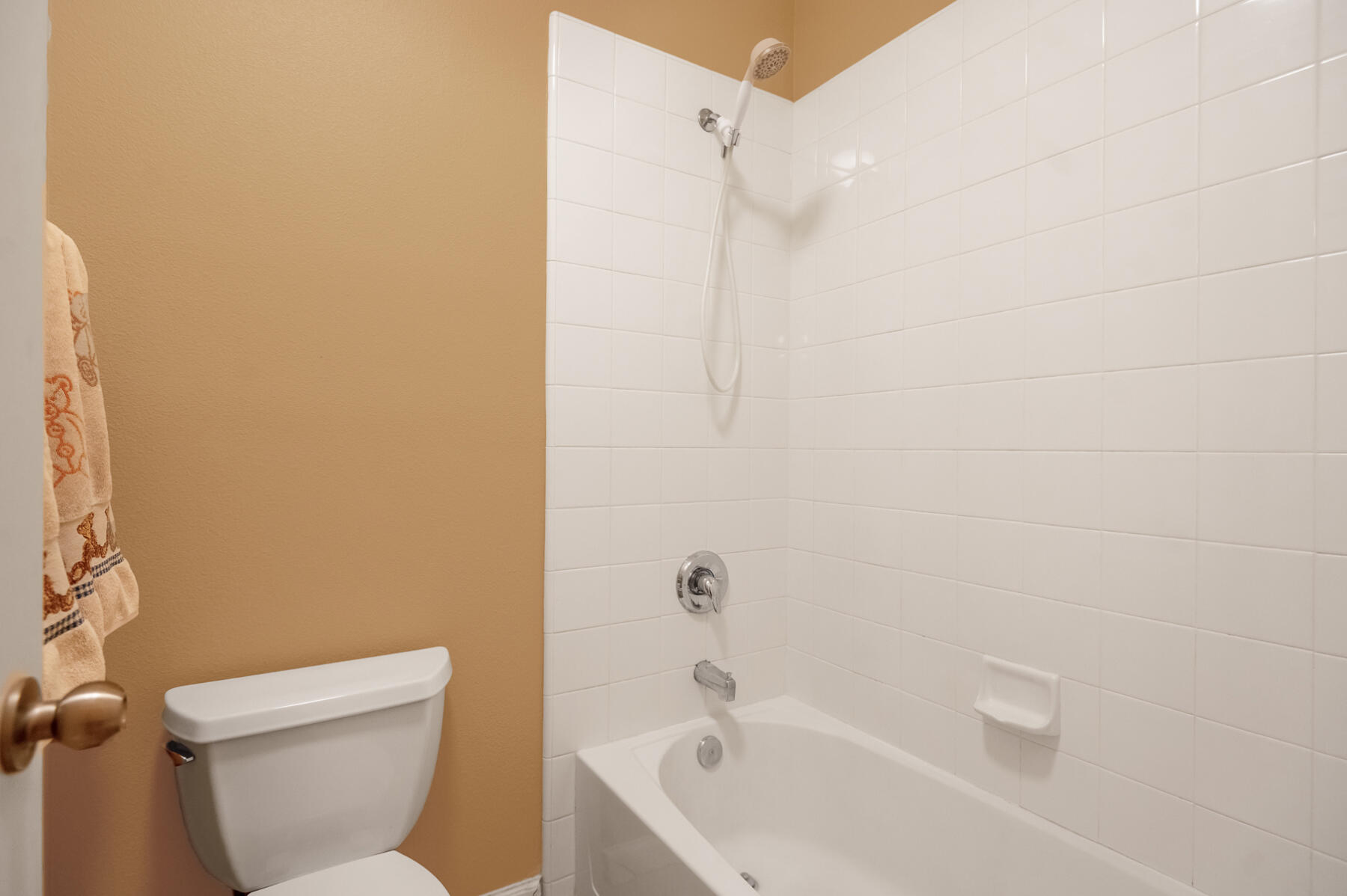 Visalia, California 93291, United States, 4 Bedrooms Bedrooms, ,2 BathroomsBathrooms,Residential,Pending,7677