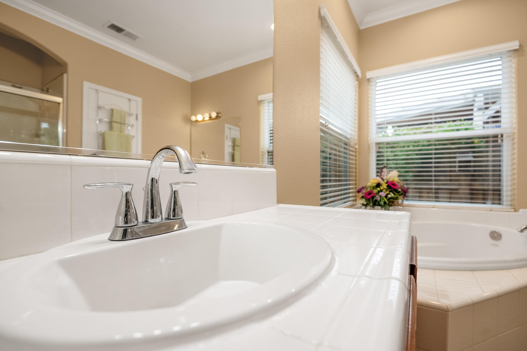 Visalia, California 93291, United States, 4 Bedrooms Bedrooms, ,2 BathroomsBathrooms,Residential,Pending,7677