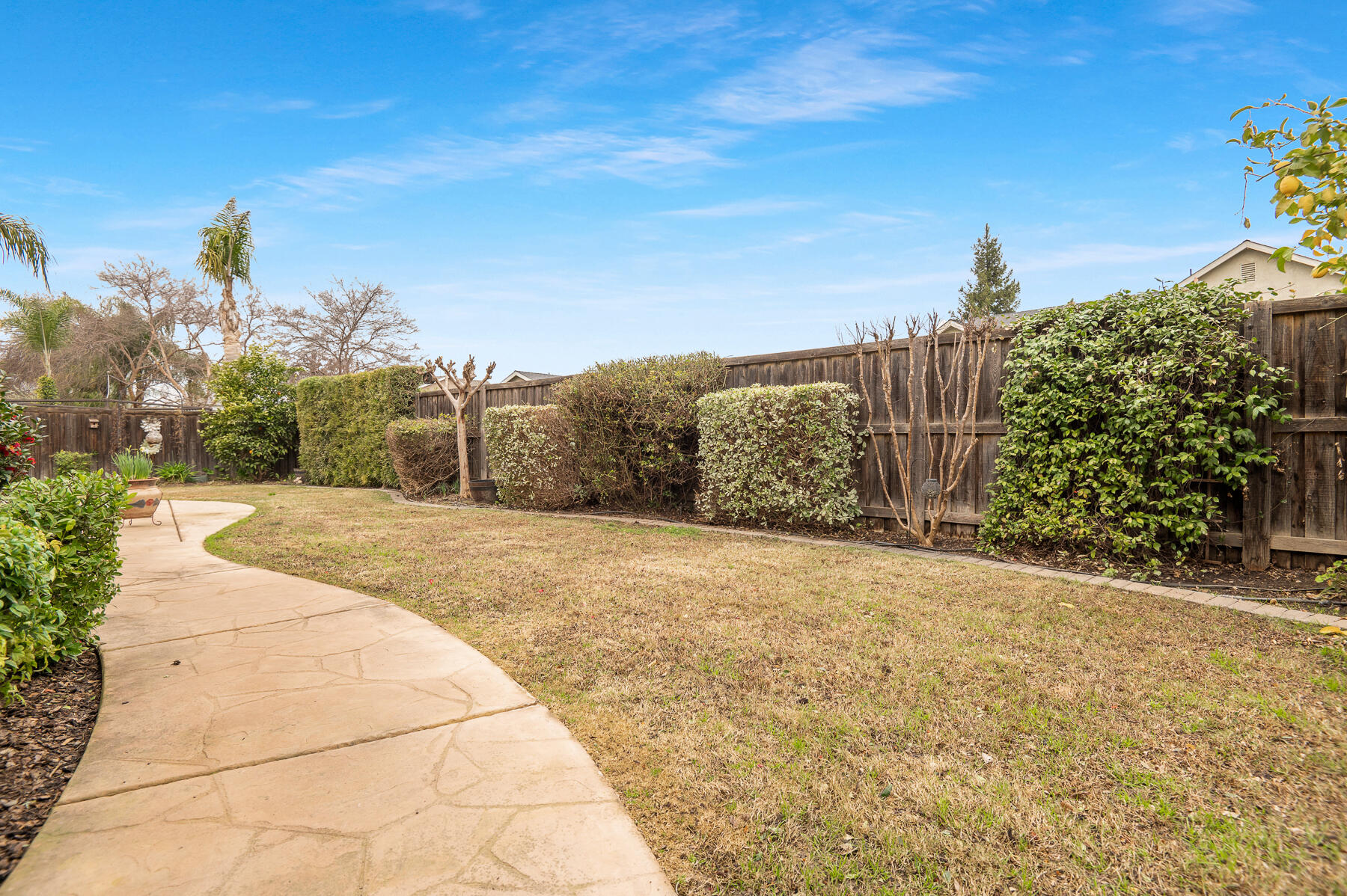 Visalia, California 93291, United States, 4 Bedrooms Bedrooms, ,2 BathroomsBathrooms,Residential,Pending,7677