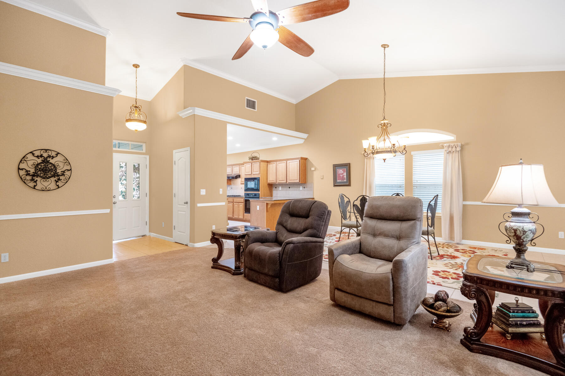 Visalia, California 93291, United States, 4 Bedrooms Bedrooms, ,2 BathroomsBathrooms,Residential,Pending,7677