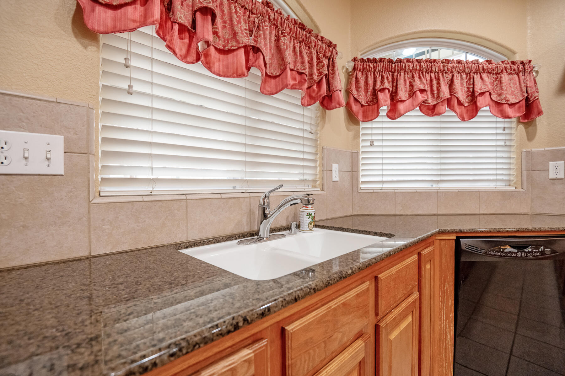 Visalia, California 93291, United States, 4 Bedrooms Bedrooms, ,2 BathroomsBathrooms,Residential,Pending,7677