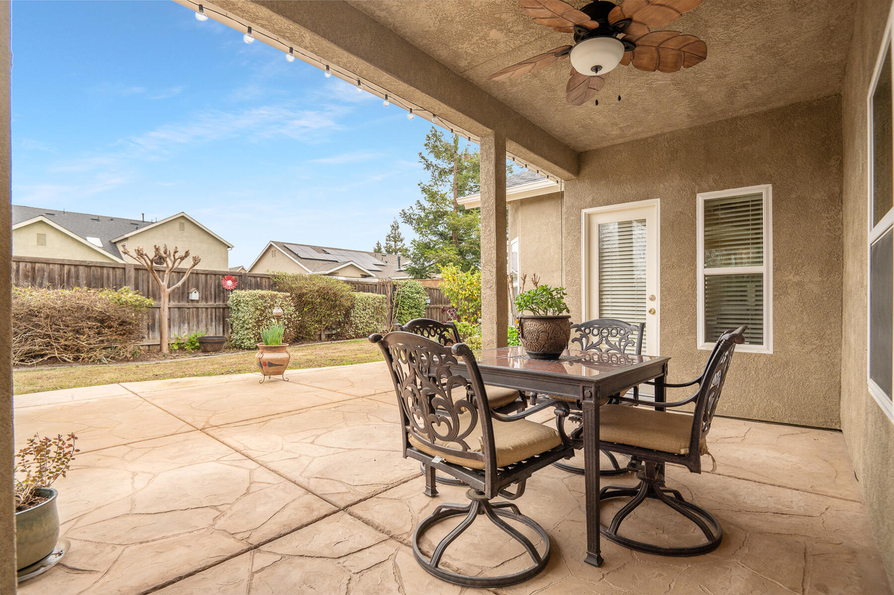 Visalia, California 93291, United States, 4 Bedrooms Bedrooms, ,2 BathroomsBathrooms,Residential,Pending,7677