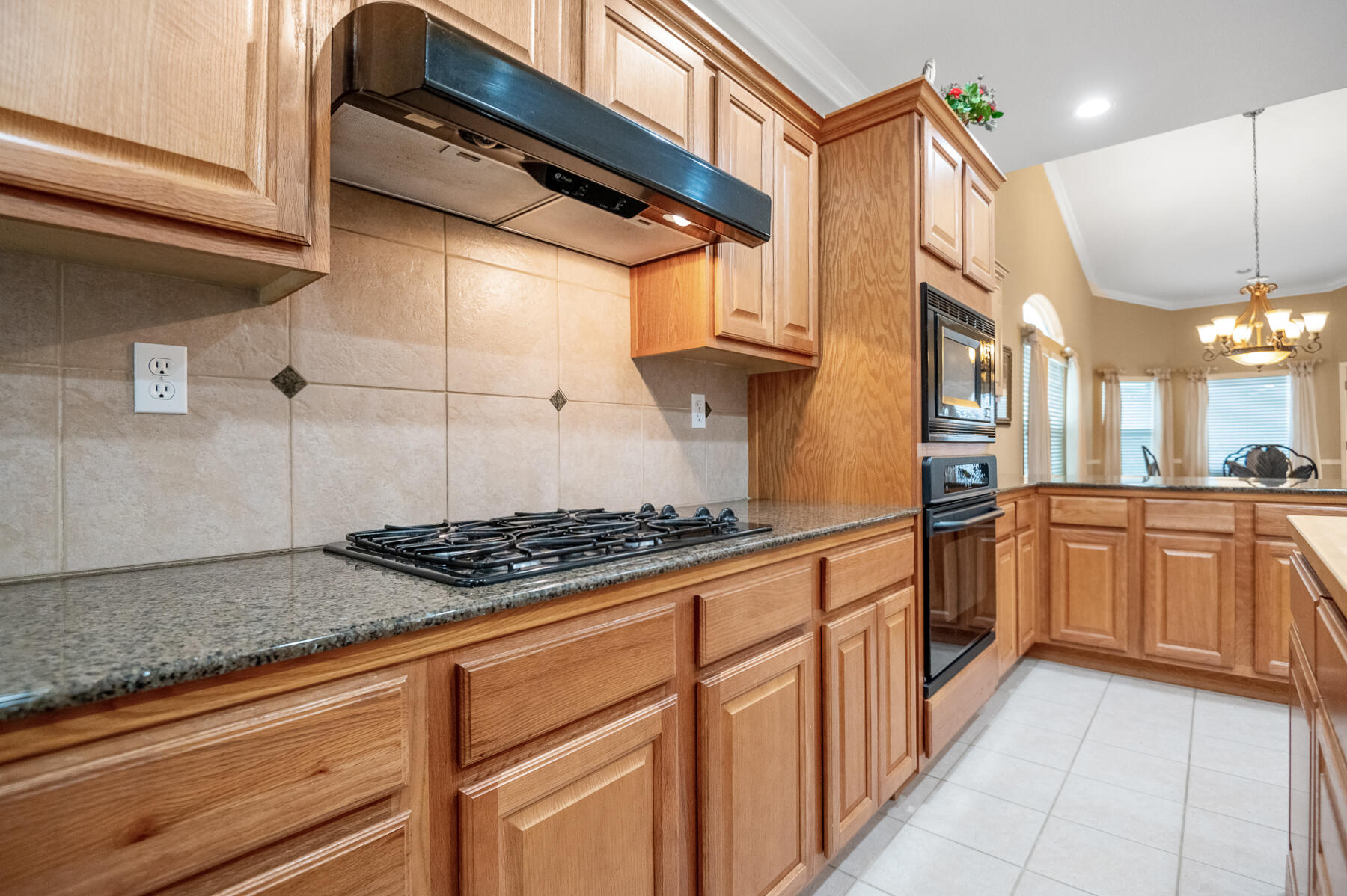 Visalia, California 93291, United States, 4 Bedrooms Bedrooms, ,2 BathroomsBathrooms,Residential,Pending,7677