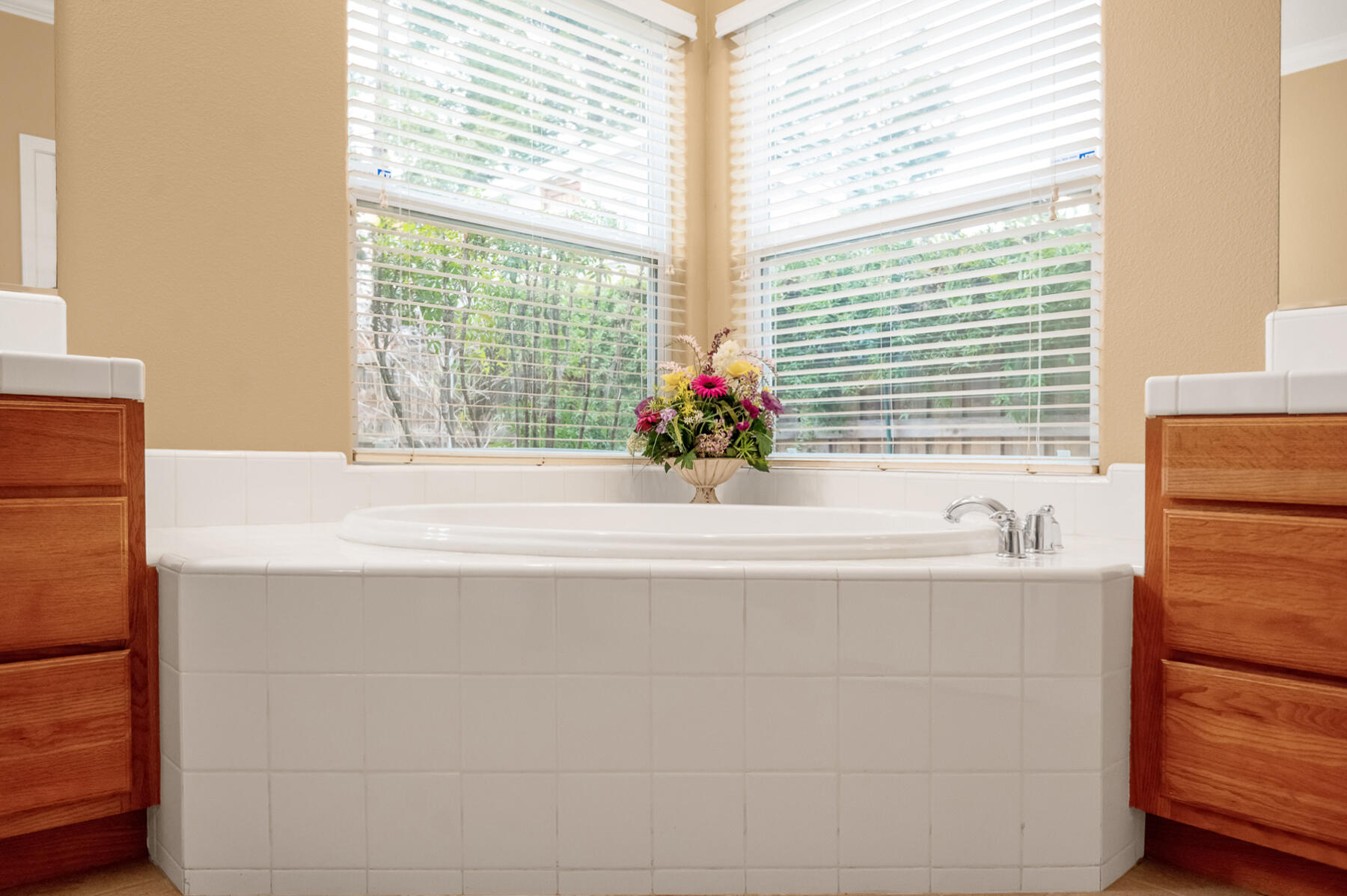 Visalia, California 93291, United States, 4 Bedrooms Bedrooms, ,2 BathroomsBathrooms,Residential,Pending,7677