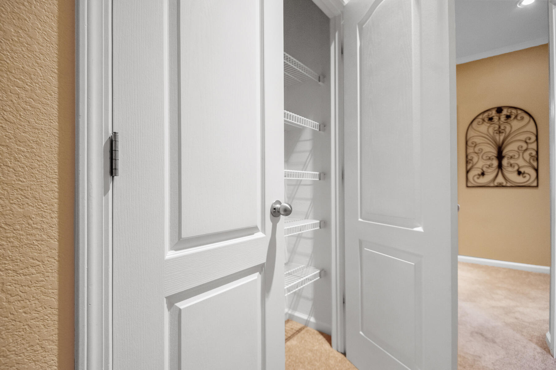 Visalia, California 93291, United States, 4 Bedrooms Bedrooms, ,2 BathroomsBathrooms,Residential,Pending,7677