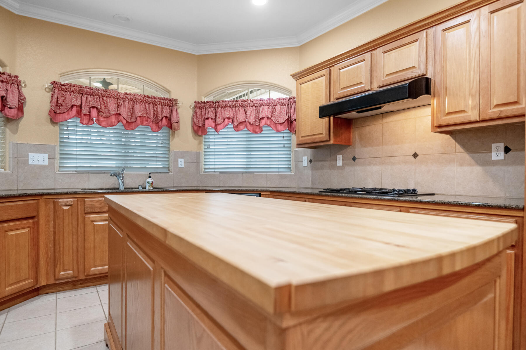 Visalia, California 93291, United States, 4 Bedrooms Bedrooms, ,2 BathroomsBathrooms,Residential,Pending,7677