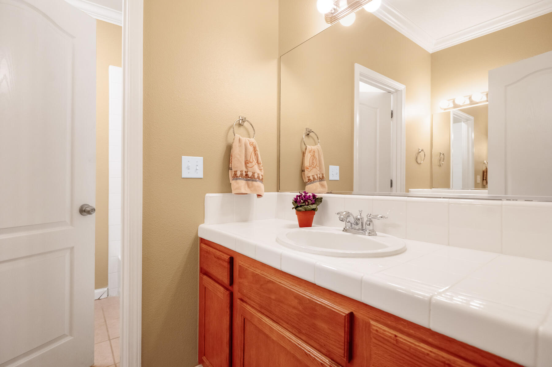 Visalia, California 93291, United States, 4 Bedrooms Bedrooms, ,2 BathroomsBathrooms,Residential,Pending,7677