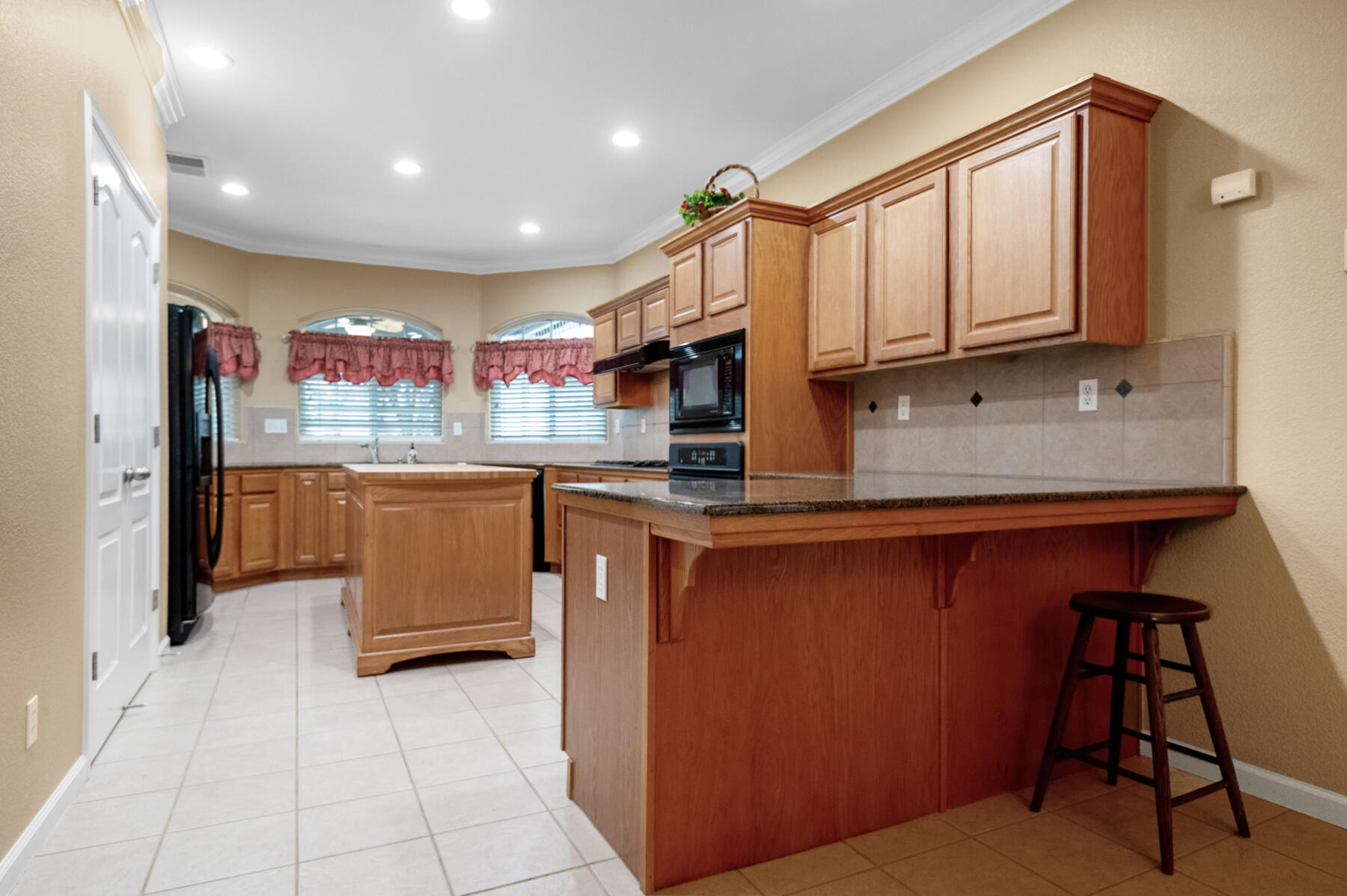 Visalia, California 93291, United States, 4 Bedrooms Bedrooms, ,2 BathroomsBathrooms,Residential,Pending,7677