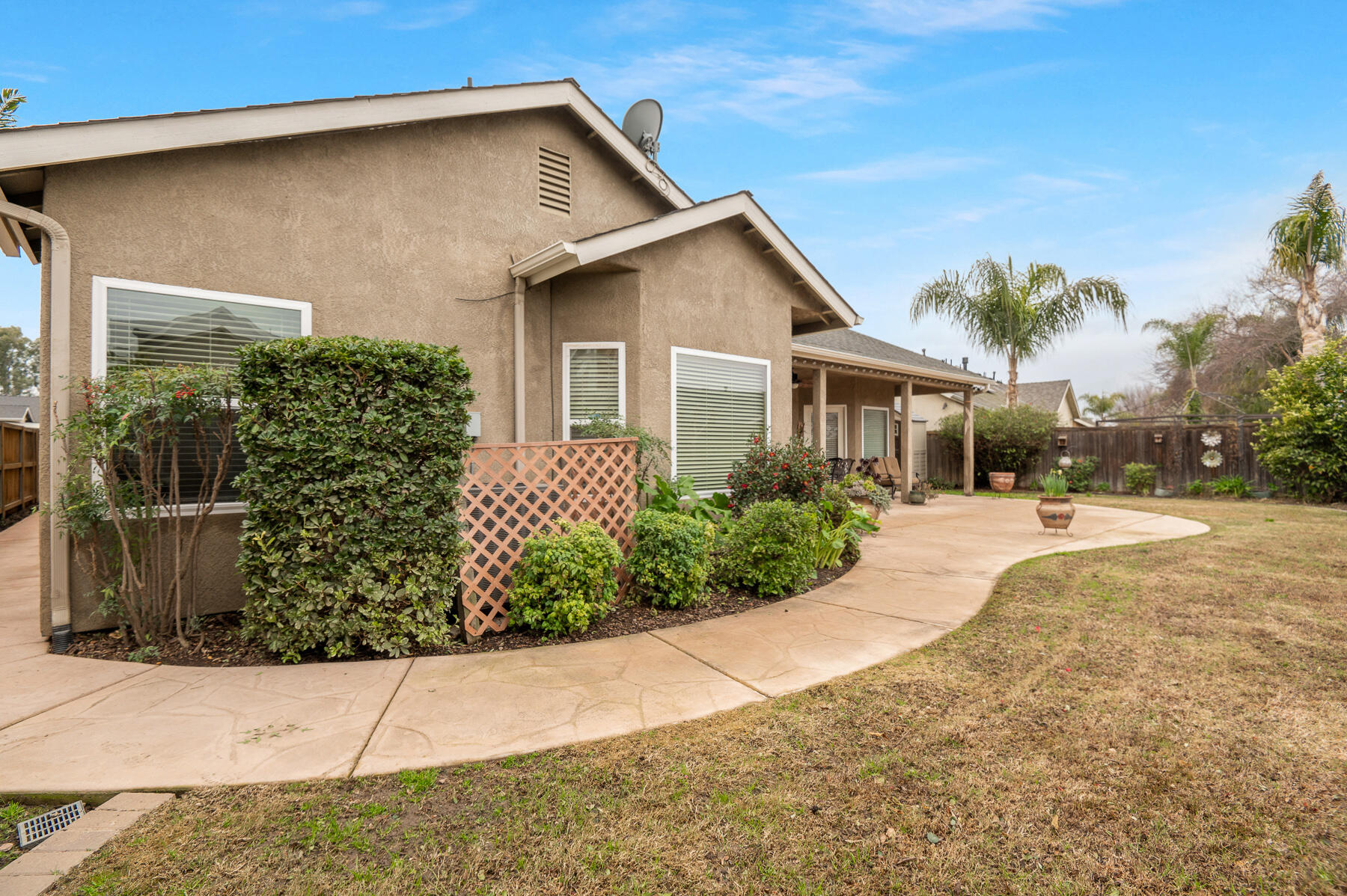 Visalia, California 93291, United States, 4 Bedrooms Bedrooms, ,2 BathroomsBathrooms,Residential,Pending,7677