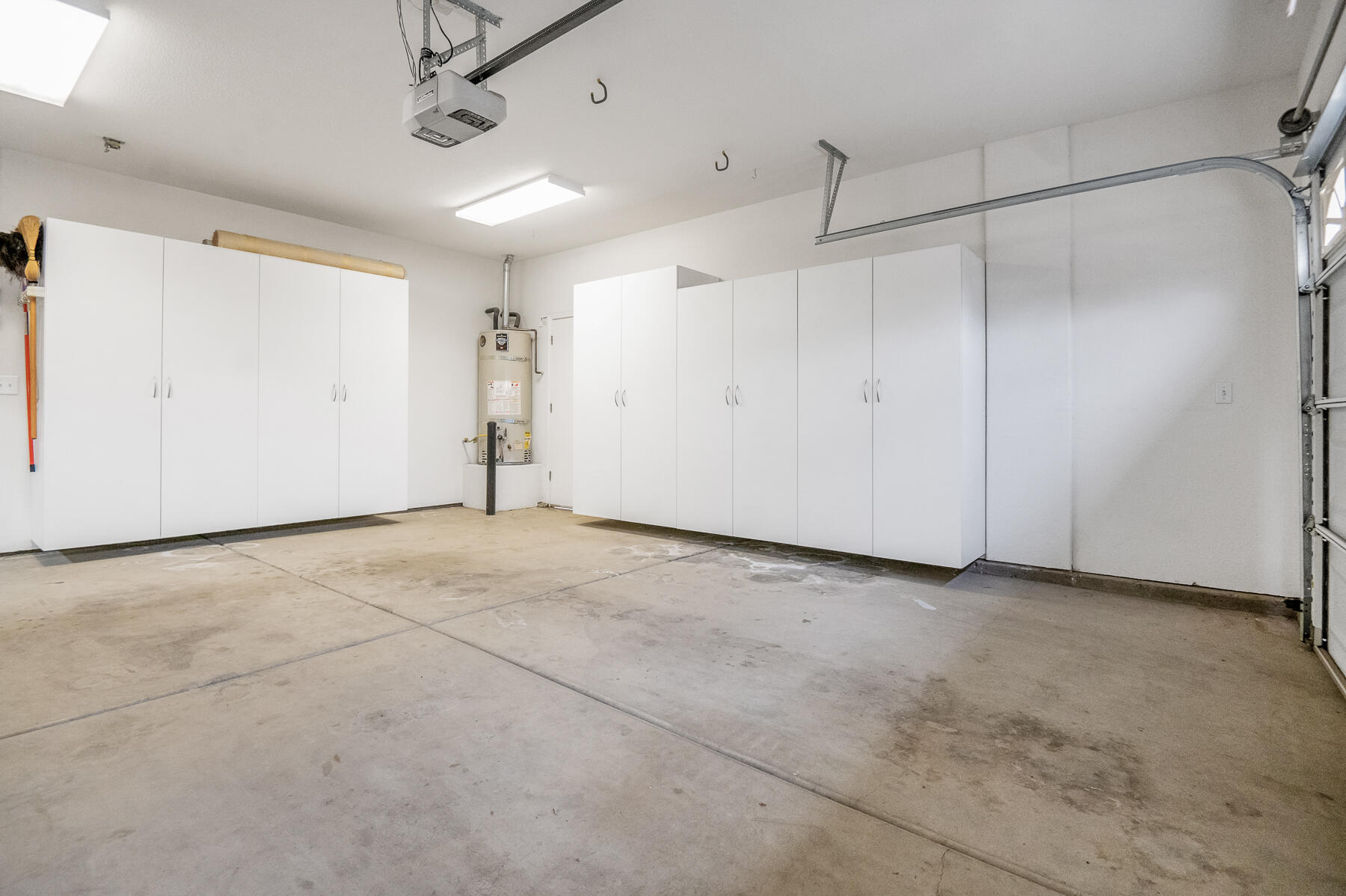 Visalia, California 93291, United States, 4 Bedrooms Bedrooms, ,2 BathroomsBathrooms,Residential,Pending,7677