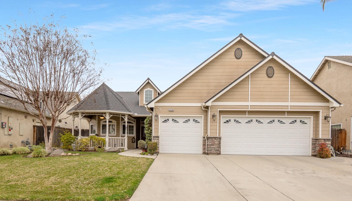 Visalia, California 93291, United States, 4 Bedrooms Bedrooms, ,2 BathroomsBathrooms,Residential,Pending,7677