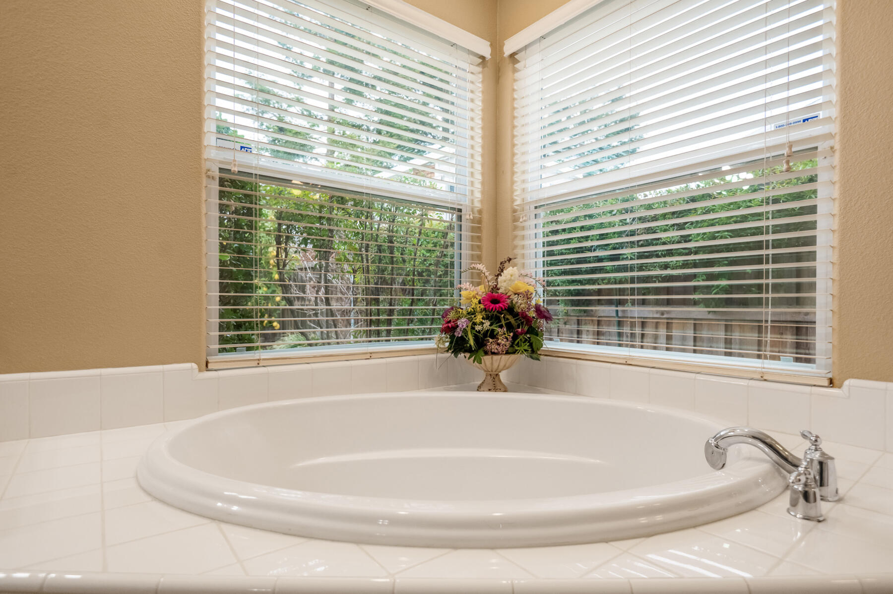 Visalia, California 93291, United States, 4 Bedrooms Bedrooms, ,2 BathroomsBathrooms,Residential,Pending,7677