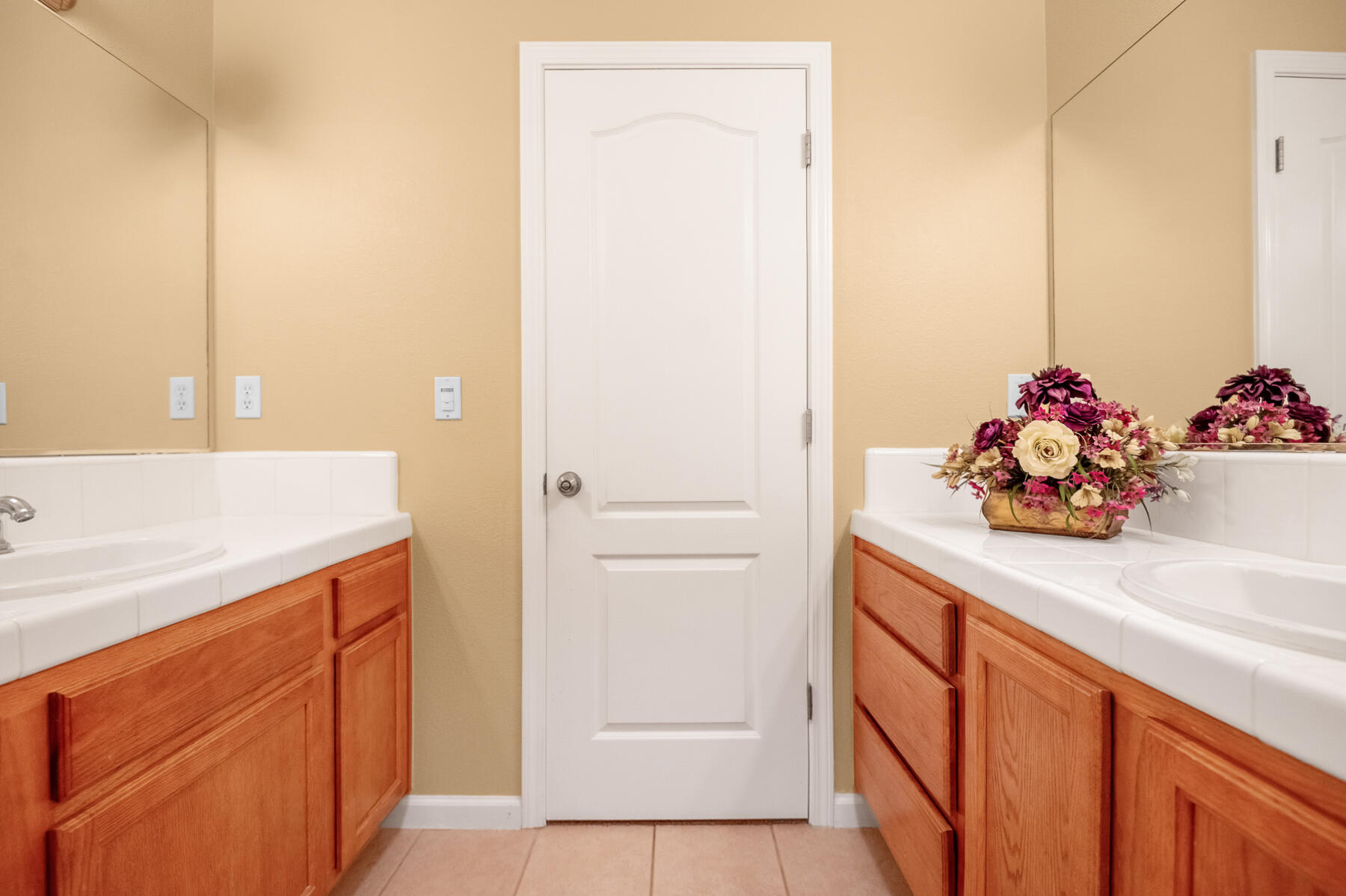 Visalia, California 93291, United States, 4 Bedrooms Bedrooms, ,2 BathroomsBathrooms,Residential,Pending,7677