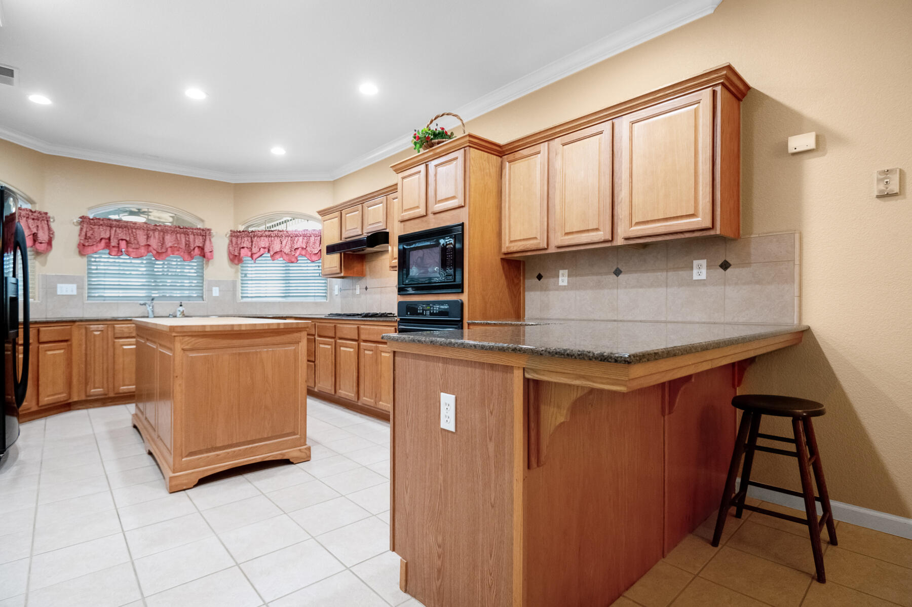 Visalia, California 93291, United States, 4 Bedrooms Bedrooms, ,2 BathroomsBathrooms,Residential,Pending,7677