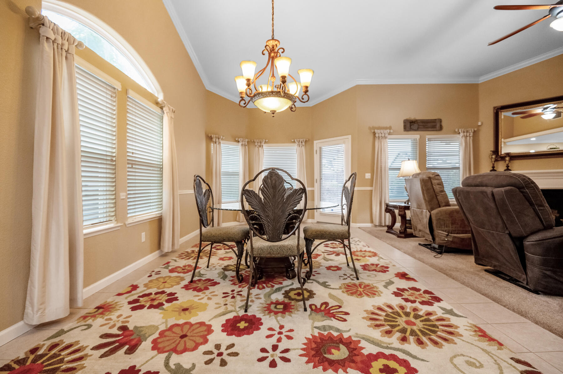 Visalia, California 93291, United States, 4 Bedrooms Bedrooms, ,2 BathroomsBathrooms,Residential,Pending,7677