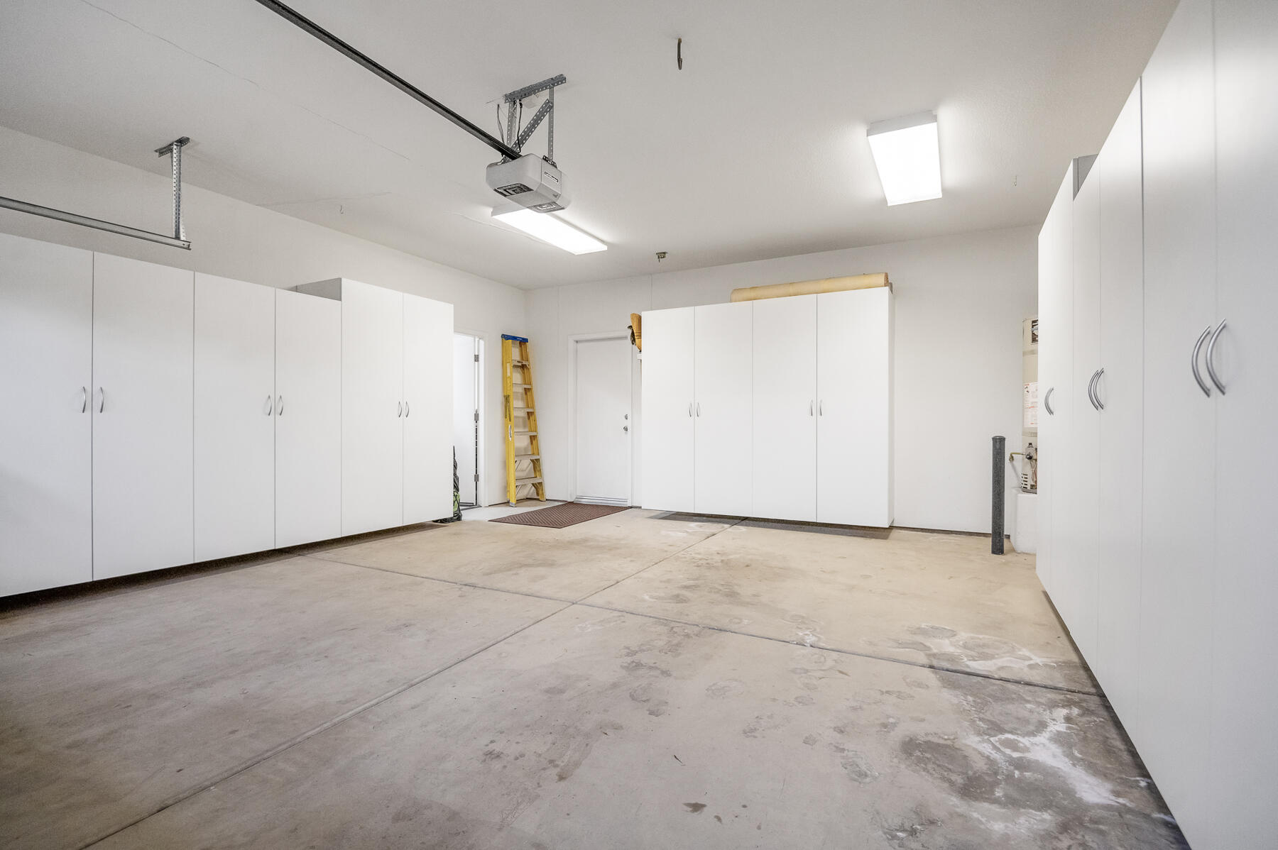 Visalia, California 93291, United States, 4 Bedrooms Bedrooms, ,2 BathroomsBathrooms,Residential,Pending,7677