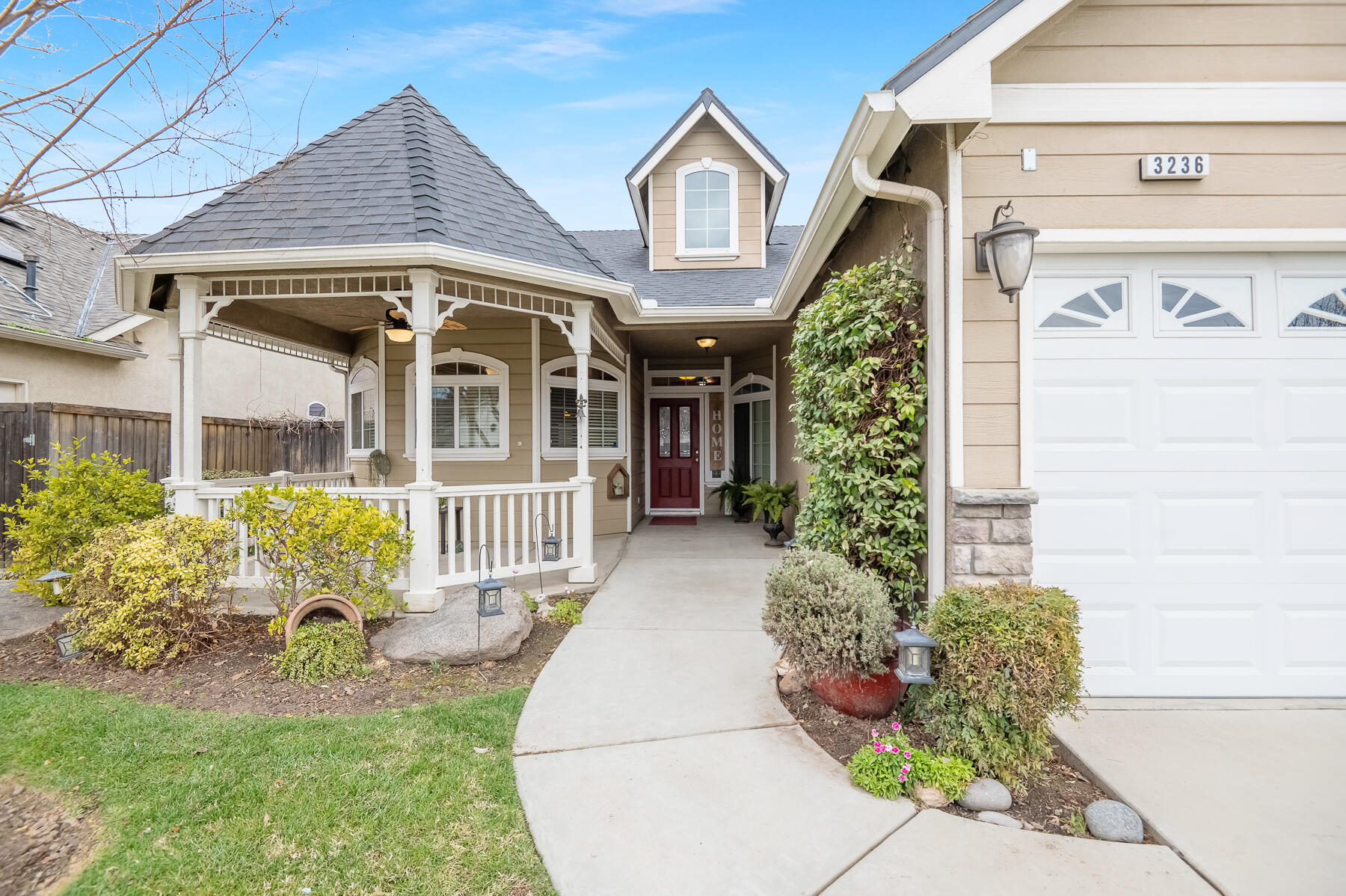 Visalia, California 93291, United States, 4 Bedrooms Bedrooms, ,2 BathroomsBathrooms,Residential,Pending,7677