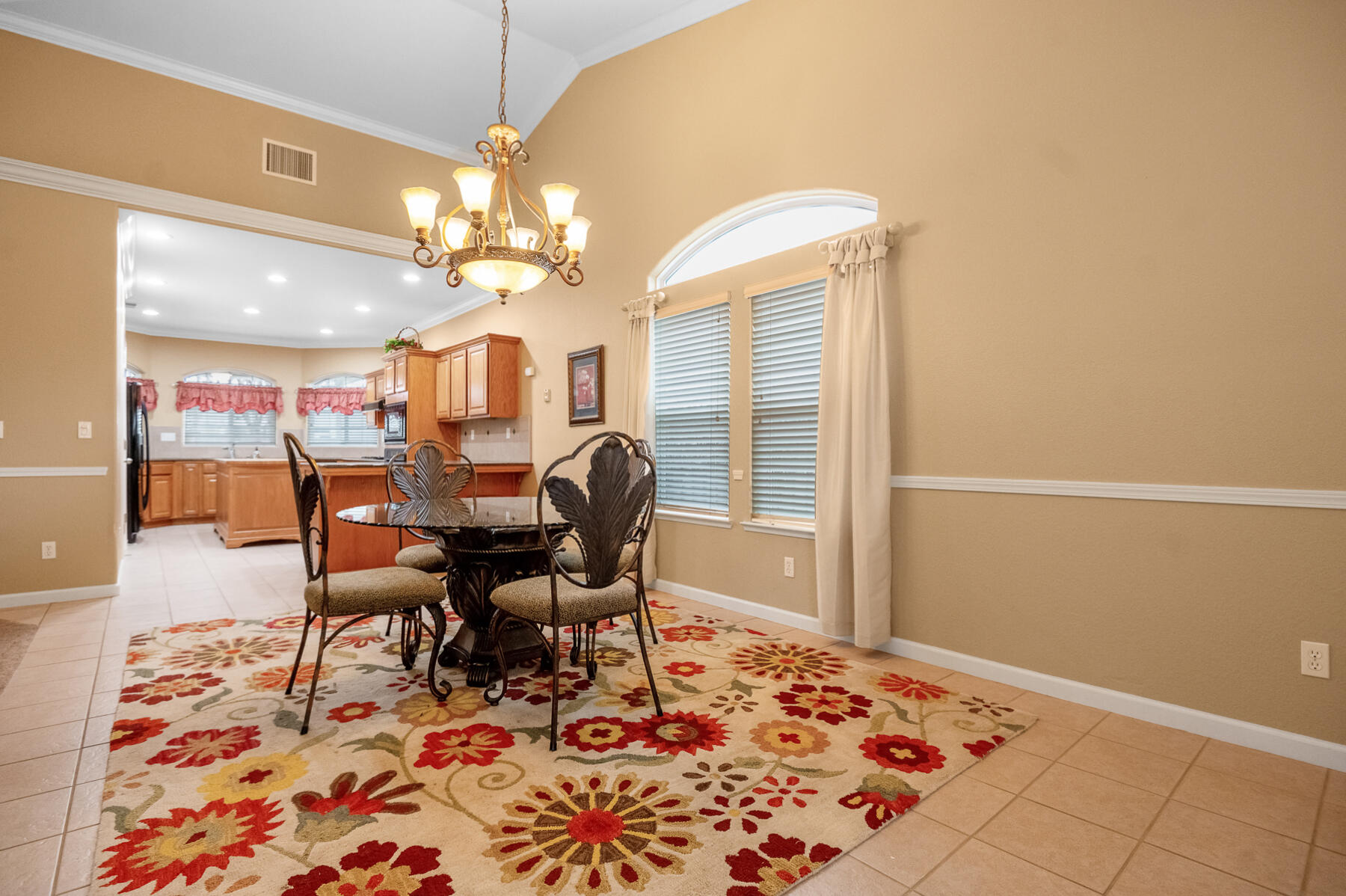 Visalia, California 93291, United States, 4 Bedrooms Bedrooms, ,2 BathroomsBathrooms,Residential,Pending,7677