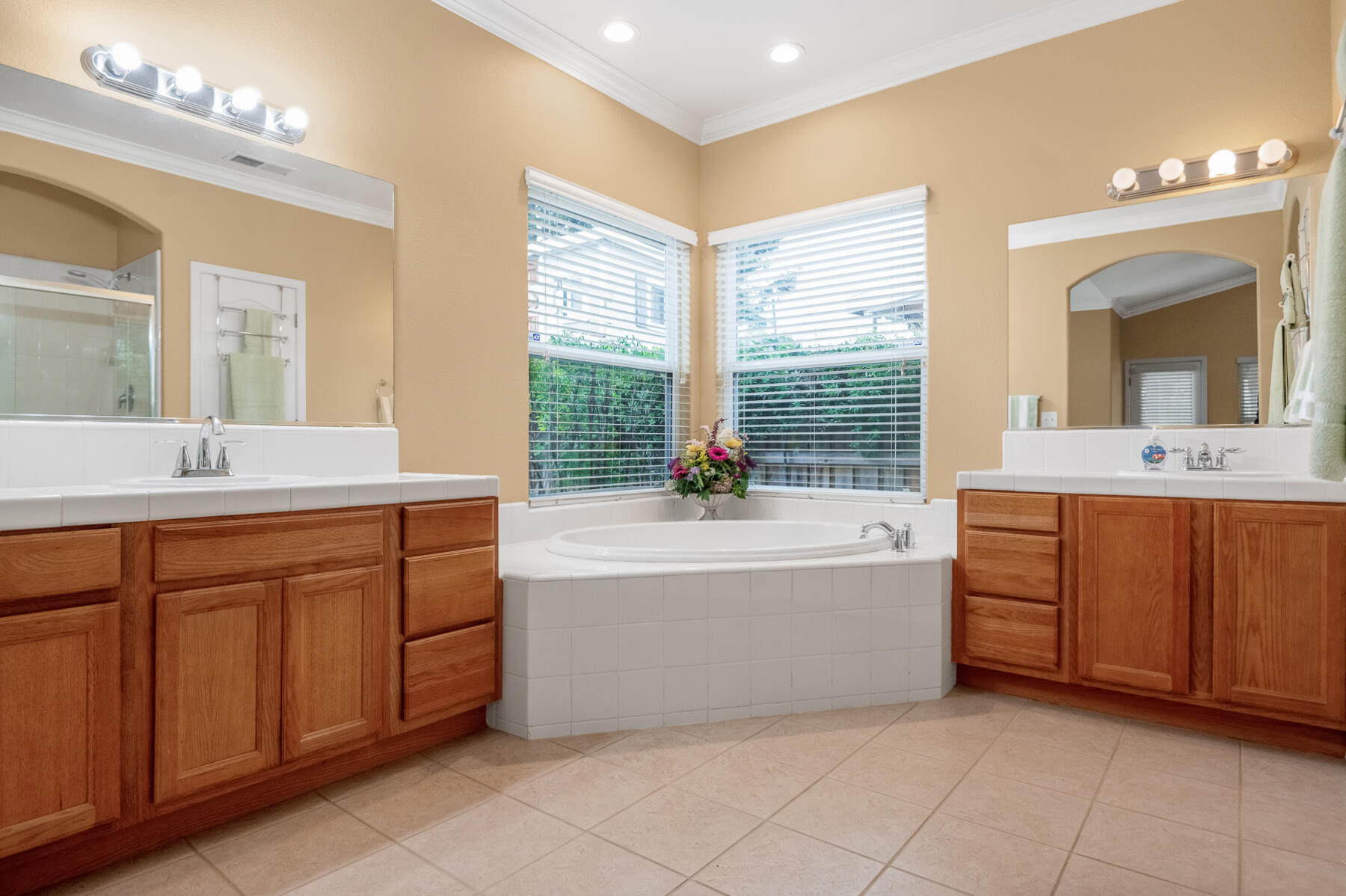 Visalia, California 93291, United States, 4 Bedrooms Bedrooms, ,2 BathroomsBathrooms,Residential,Pending,7677