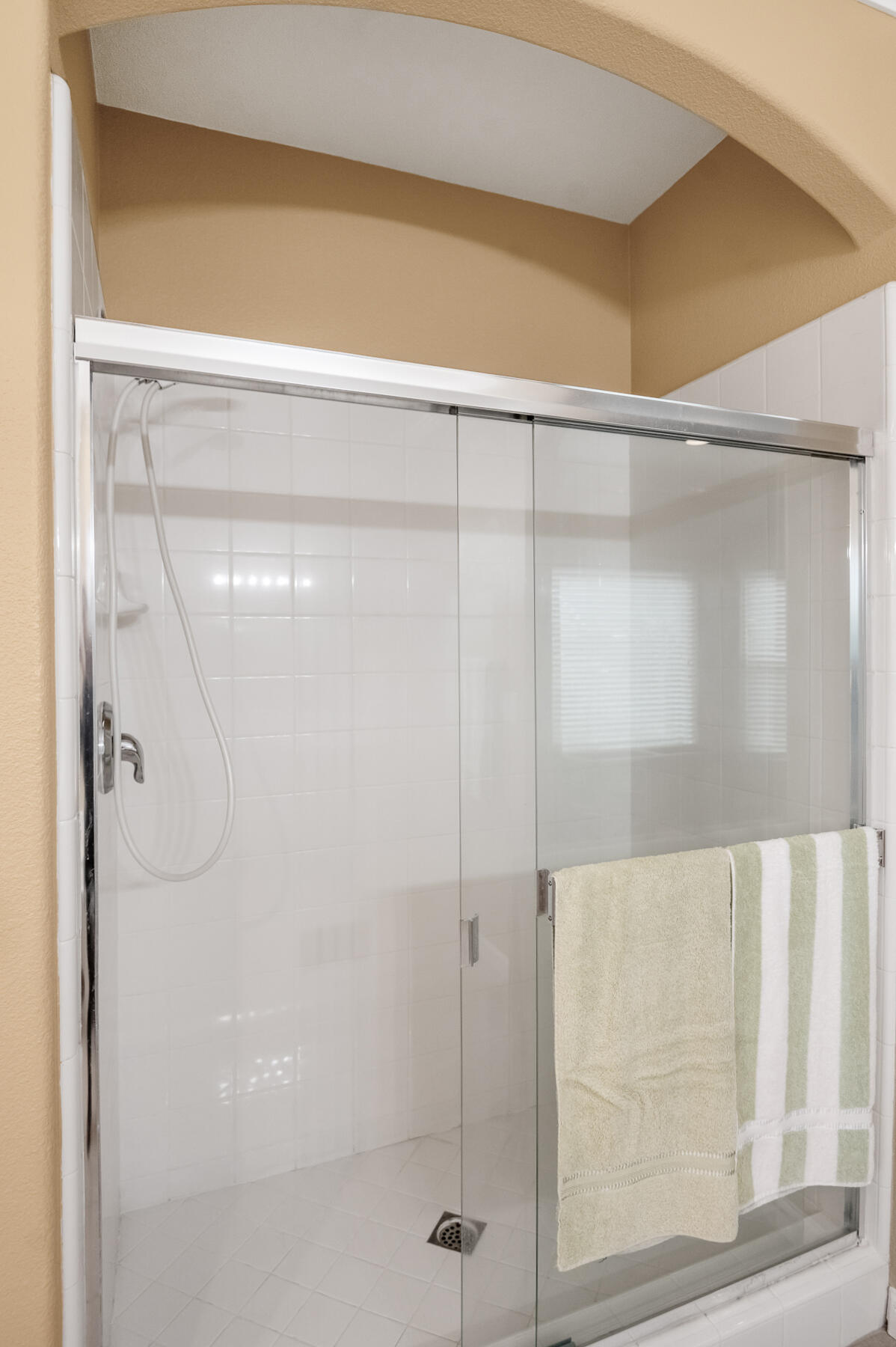 Visalia, California 93291, United States, 4 Bedrooms Bedrooms, ,2 BathroomsBathrooms,Residential,Pending,7677