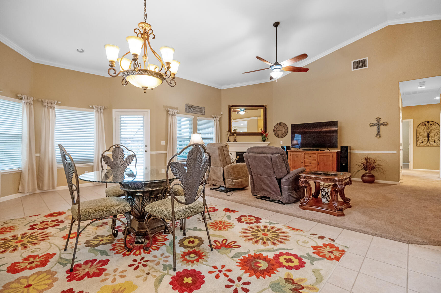 Visalia, California 93291, United States, 4 Bedrooms Bedrooms, ,2 BathroomsBathrooms,Residential,Pending,7677