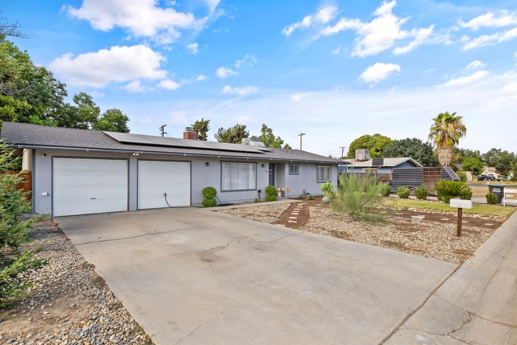Photo of 922 W Feemster Avenue, Visalia, CA 93277 (MLS # 243040)
