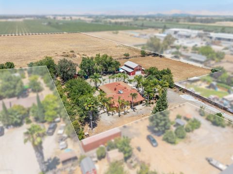 Photo of 23448 Avenue 96, Terra Bella, CA 93270 (MLS # 242833)