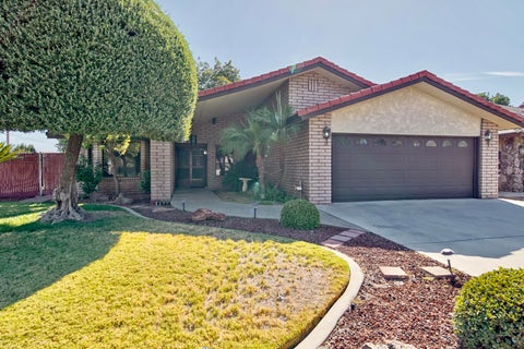 Photo of 1380 Lindale Place, Porterville, CA 93257 (MLS # 243994)