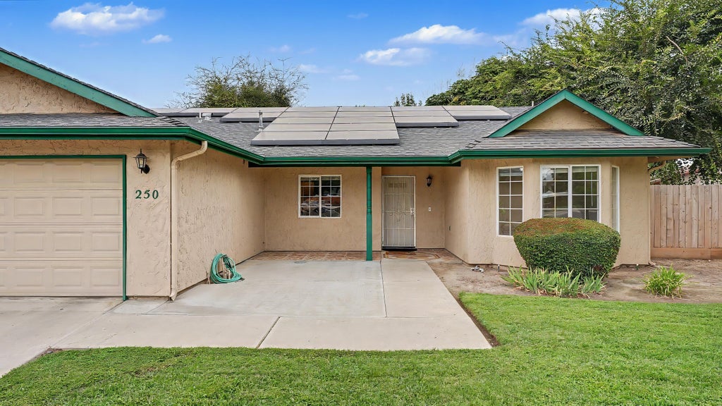 Photo of 250 W Loyola Avenue, Visalia, CA 93277 (MLS # 243824)