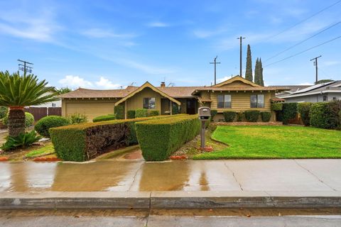 Photo of 851 N Cottage Street, Porterville, CA 93257 (MLS # 239919)