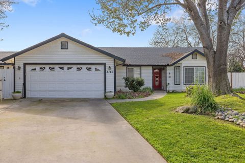 Photo of 3749 S University Street, Visalia, CA 93277 (MLS # 239706)