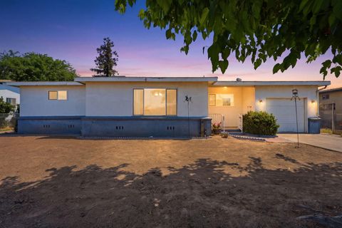 Photo of 15358 Cedar Road, Porterville, CA 93257 (MLS # 241161)