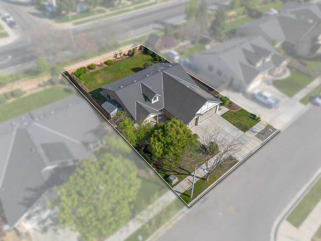 Photo of 2648 N Vickie Street, Visalia, CA 93291 (MLS # 240559)