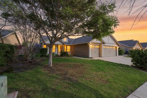 Photo of 2648 N Vickie Street, Visalia, CA 93291 (MLS # 240559)