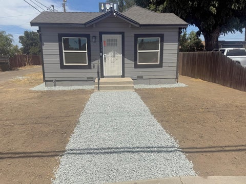 Photo of 220 W Cross Avenue, Tulare, CA 93274 (MLS # 243715)
