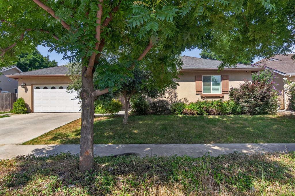 Photo of 2113 S Columbus Court, Visalia, CA 93277 (MLS # 243869)