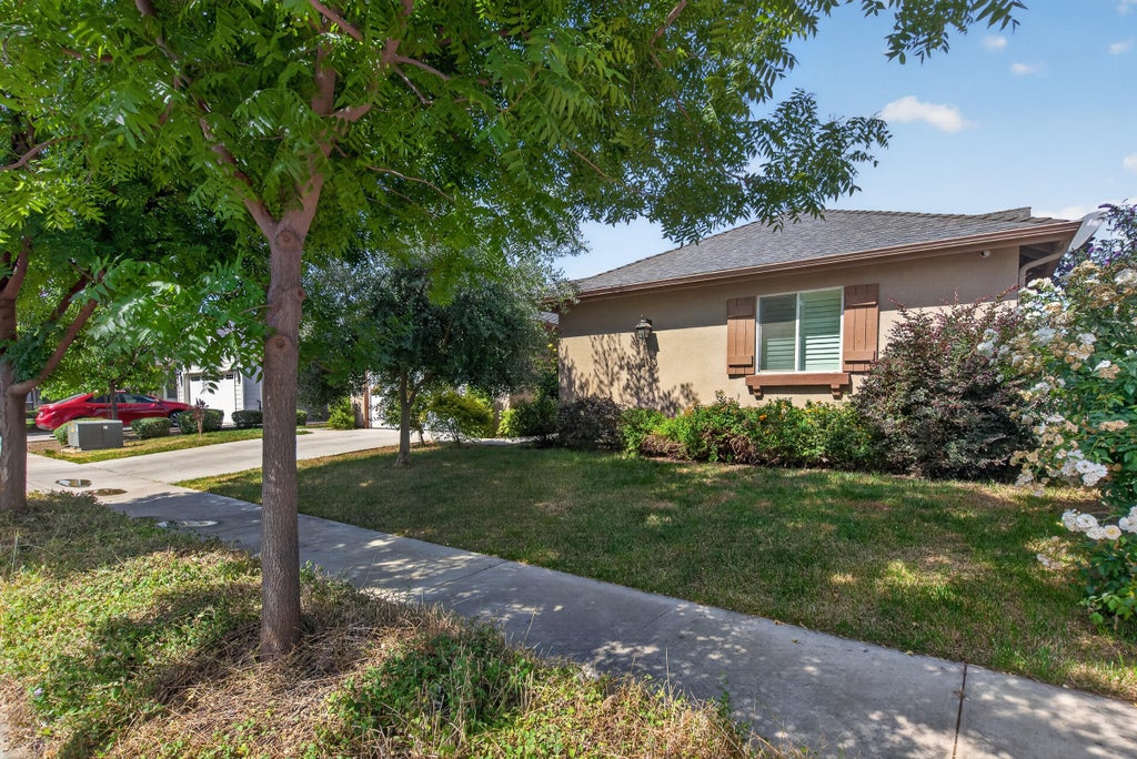 Photo of 2113 S Columbus Court, Visalia, CA 93277 (MLS # 243869)