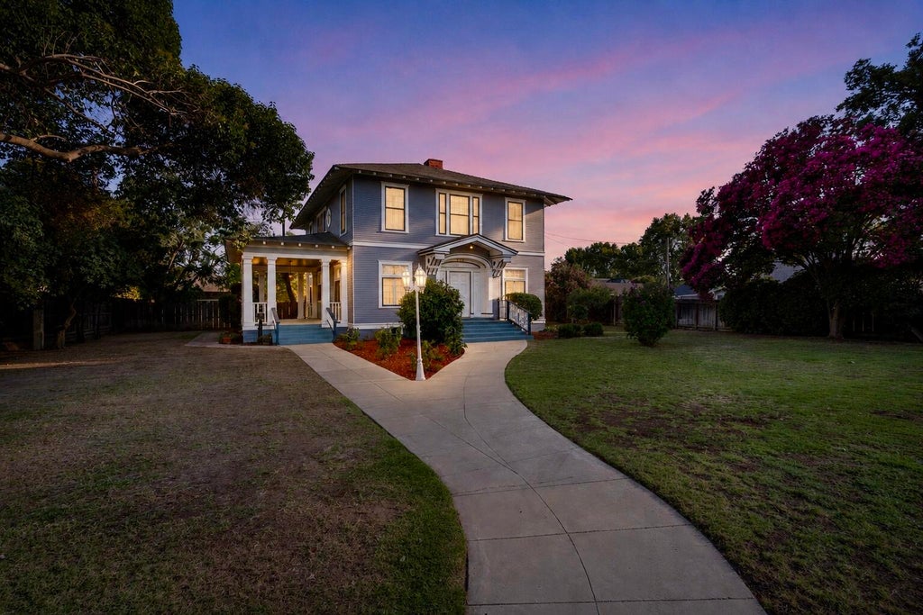 Photo of 401 W Grove Avenue, Visalia, CA 93291 (MLS # 243285)