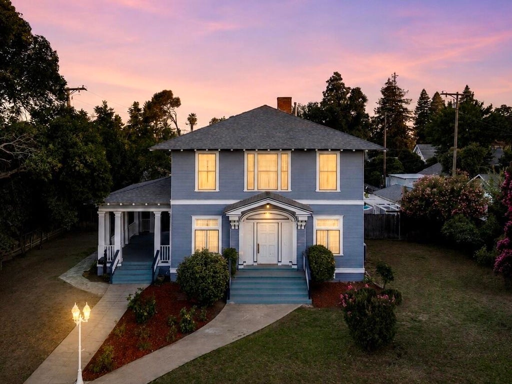 Photo of 401 W Grove Avenue, Visalia, CA 93291 (MLS # 243285)