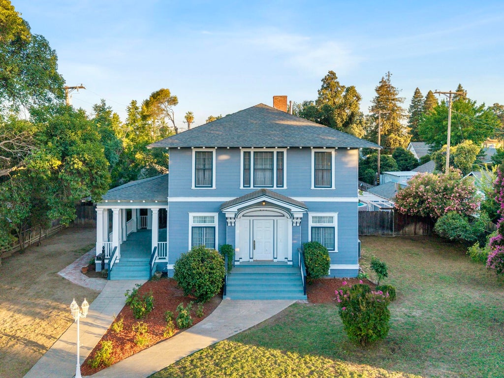 Photo of 401 W Grove Avenue, Visalia, CA 93291 (MLS # 243285)