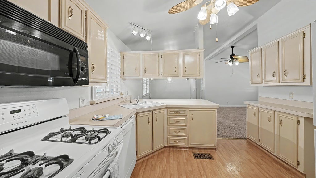 Photo of 5031 W La Vida Avenue #95, Visalia, CA 93277 (MLS # 241836)