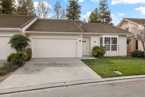 Photo of 346 Village Drive, Dinuba, CA 93618 (MLS # 240124)