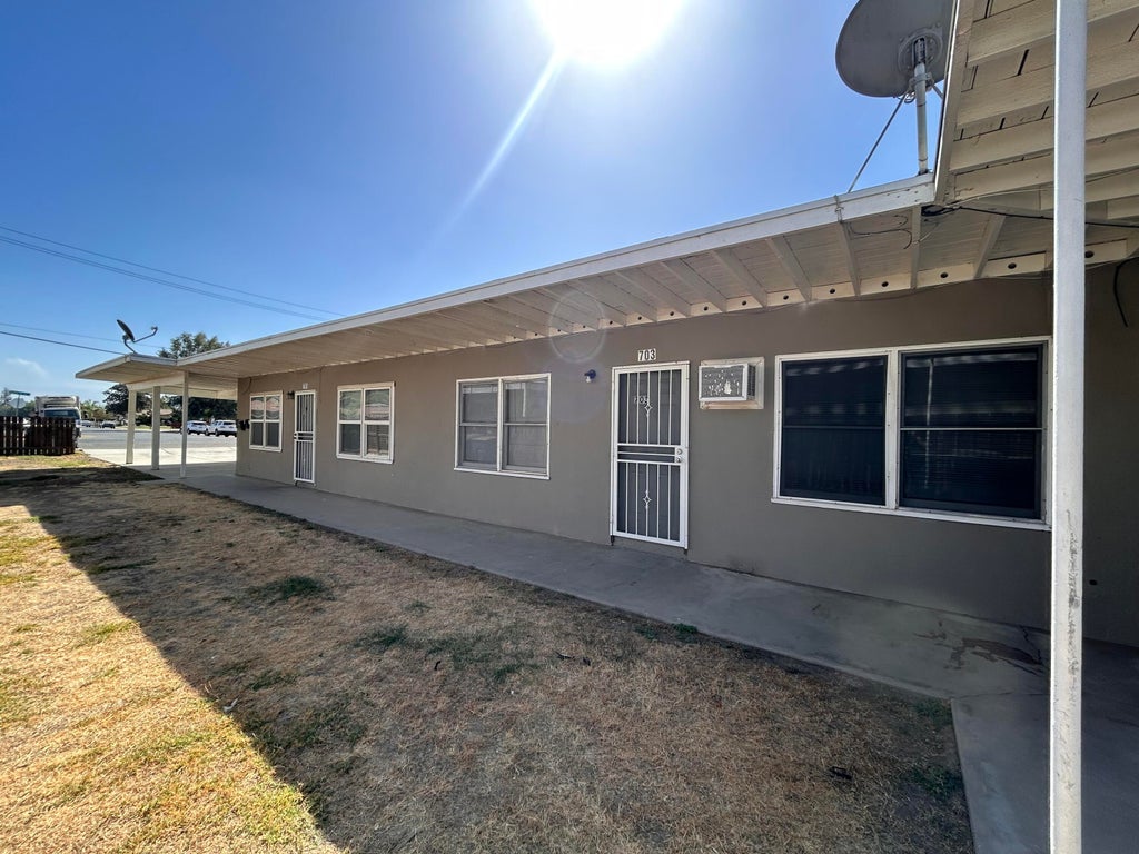 Photo of 701 S Santa Fe Street, Visalia, CA 93292 (MLS # 244398)