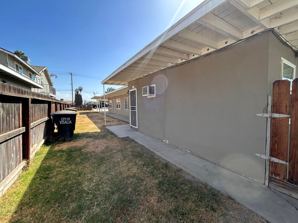 Photo of 701 S Santa Fe Street, Visalia, CA 93292 (MLS # 244398)