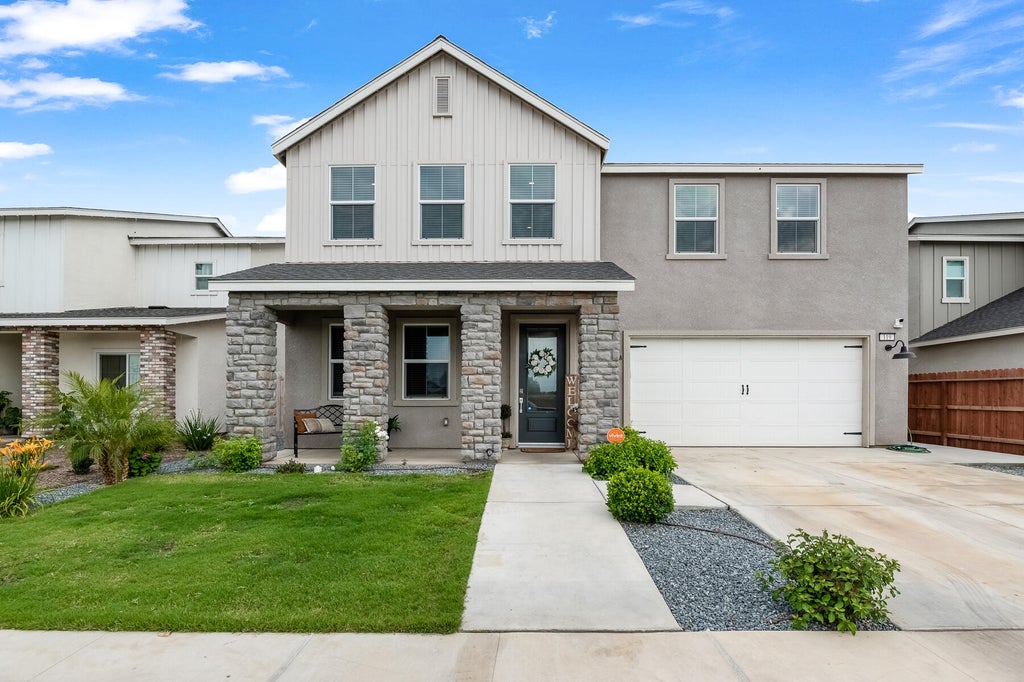 Photo of 119 NE Riverway Drive, Visalia, CA 93291 (MLS # 241997)