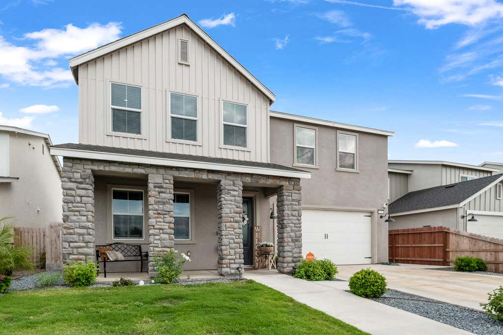 Photo of 119 NE Riverway Drive, Visalia, CA 93291 (MLS # 241997)