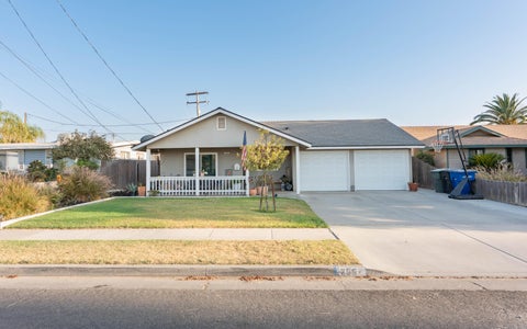 Photo of 285 E Cortner Street, Hanford, CA 93230 (MLS # 243487)
