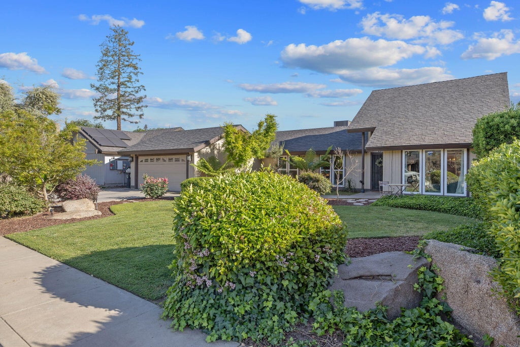 Photo of 4211 W Nicholas Avenue, Visalia, CA 93291 (MLS # 242011)