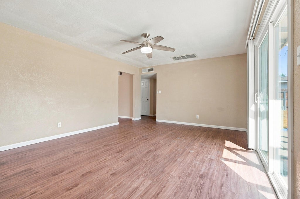 Photo of 643 E Kaweah Avenue, Visalia, CA 93292 (MLS # 243934)