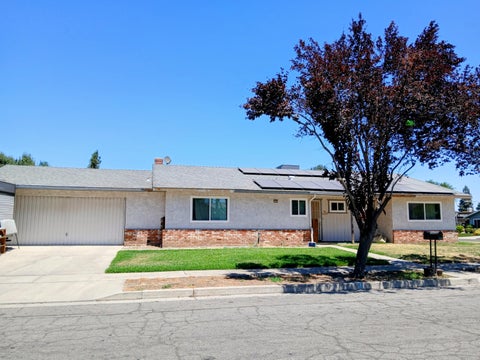 Photo of 1820 E Ash Avenue, Tulare, CA 93274 (MLS # 242956)